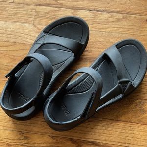 Teva Hurricane Drift women’s 9 black sandals